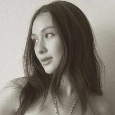 seasideglow's profile picture. #booktwt + #langtwt