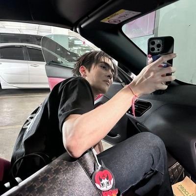 rayzvaell's profile picture. yo