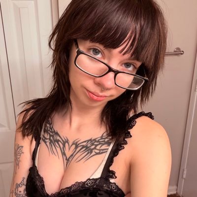 YouPayAddison's profile picture. alt rave findom/feet princess | 23 | @addith3brat 𐙚⋆°｡⋆♡