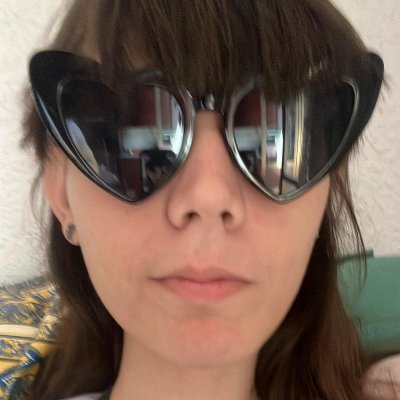 branquetaG's profile picture. me diuen rara i no sé gestionar-ho. she/ella🏳️‍🌈