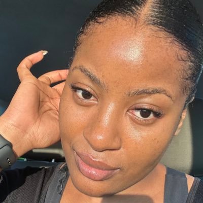 BerryWiwi's profile picture. Statistician 📊📈👩🏽‍💻. Plant🪴 Mom. Seasonal Crochet 🧶 Goddess 🧝🏻‍♀️.  IG: ouioui_wiwi