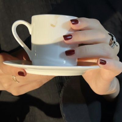 aiie220's profile picture. متيمة بالقراءة والكتابة، أحب الشعر وأتطلع لتطوير الذات