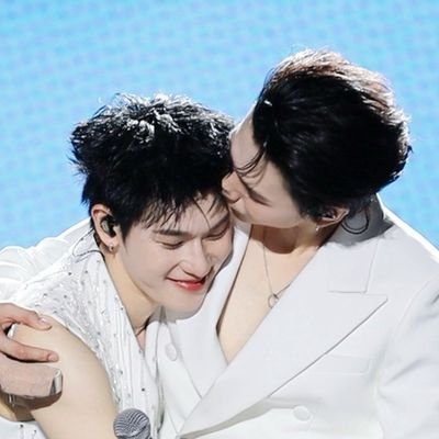 elf_foggy's profile picture. I'm so proud of Super Junior!💙 #ELF #SuperJunior 
 When the world turns away, we turn louder. We are their home.💙