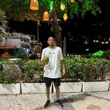 alecsalves_'s profile picture. Seja seu próprio foco. Torcedor do @Flamengo @Raptors