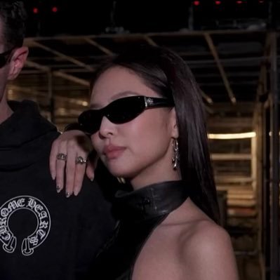 ninikrose's profile picture. é deus no céu e a @jennierubyjane na terra