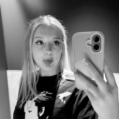 evieca1n's profile picture. i like ethel cain and hockey #thefutureisteal #isles