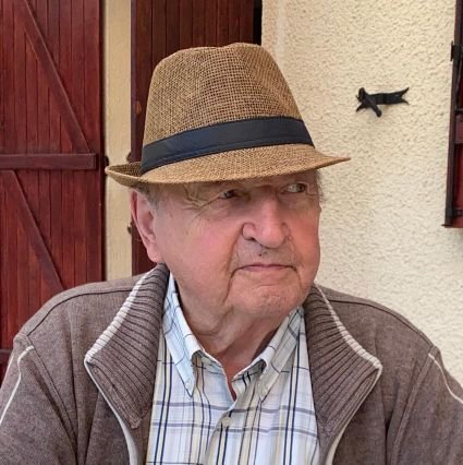 oulalou's profile picture. Mon père sur la photo : la plus belle âme que j'ai croisée. 
Agriculteur de père en fils il aimait la VIE 
3x💉 COVID dcd en 2022 à 87a