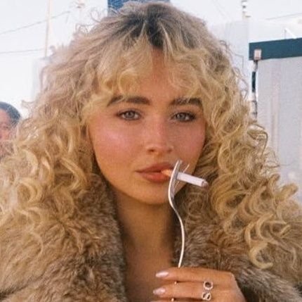 jegulusamor's profile picture. i like women and gay fictional characters.