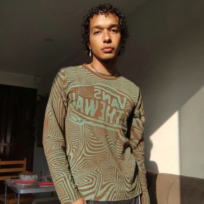 nunphysical's profile picture. nonbinary male princess 💚