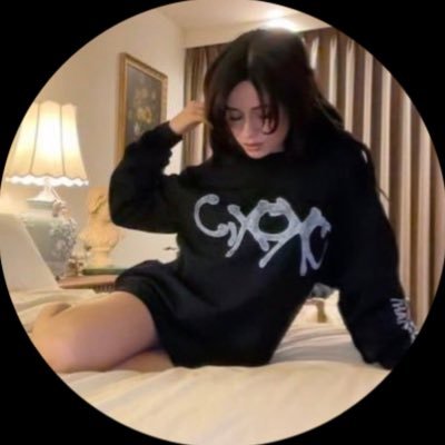 arlhiet's profile picture. yours, a 💌