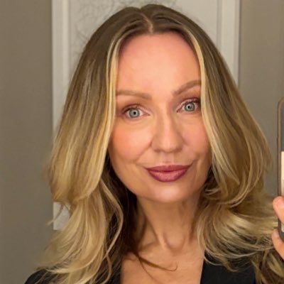 yogamanic's profile picture. Yoga Instructor/Spreadsheeter #yogaeverydamnday #LFC #YNWA Raise the frequency✌️❤️🙏 Mindful & mindless in equal measure. Scottishy. YouTube: @ThroughBWEyes