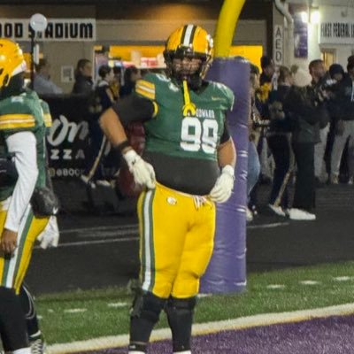 TylerBrowne29's profile picture. DT&OT Football 🏈6’4 280 | St. Edward HS 💚💛 Class of 2029 🎓 | (440)346-2356 | tjbrowne81710@gmail.com