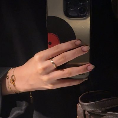 lliv819's profile picture. هُنا ابعثر مشاعري ولا ابالي لفهمك