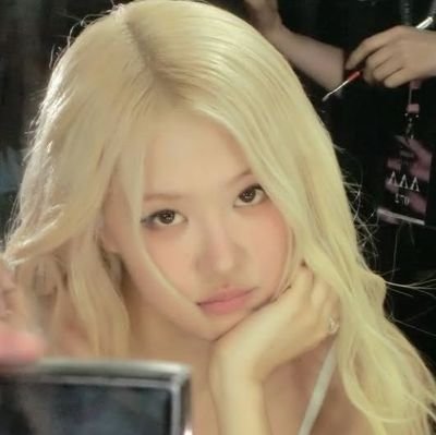 Rosiesmilecute's profile picture. Blackpink are 4