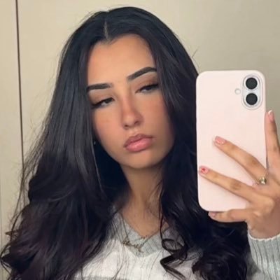 uhh_saherah's profile picture. xotwod | pathological people pleaser