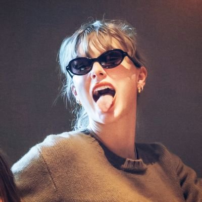 therealvisenya's profile picture. 