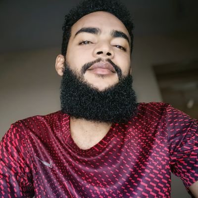 EzzoCr7's profile picture. الدُنيا تمضي لا مُحالةَ للزوال...والموتُ لا يُنجينا منه كثيرُ مال