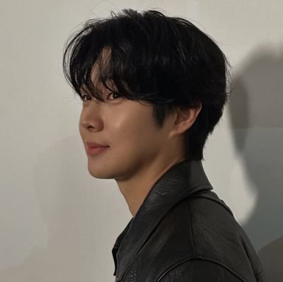 dlntrdl's profile picture. 𝙍𝙋 ㅡ 🎬 사람을 연기하며, 사람을 더 이해하게 됐다.