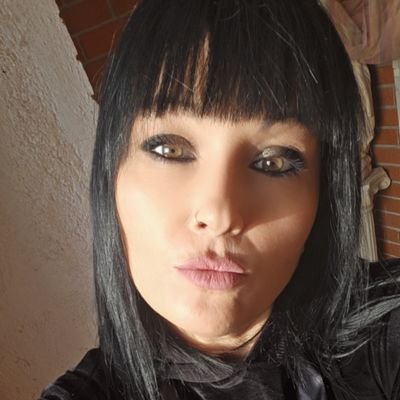 mariagrazia1981's profile picture. 100% gobba 🤍🖤