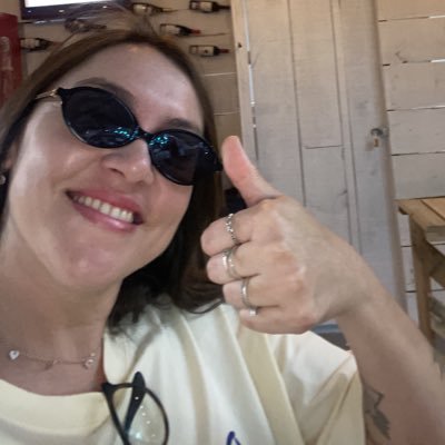 annesthefaniem's profile picture. Sommelier de confusão e da conversa fiada, jurídico da Dilma presidenta eleita e cadelinha da Gattaz.