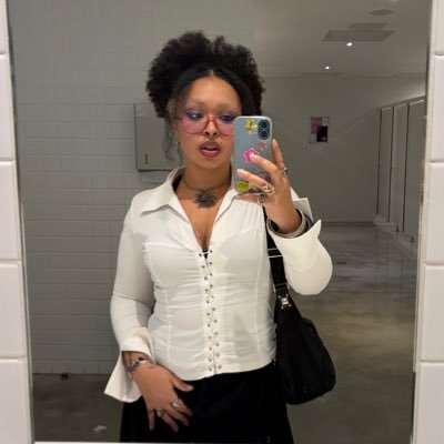 META__angel__'s profile picture. _ (THEY/THEM) 🍉 MUA 🧚🏽‍♀️