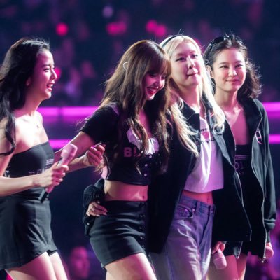 invariablyblink's profile picture. Blink | loves Jennie, Jisoo, Lisa & Rosé equally💙