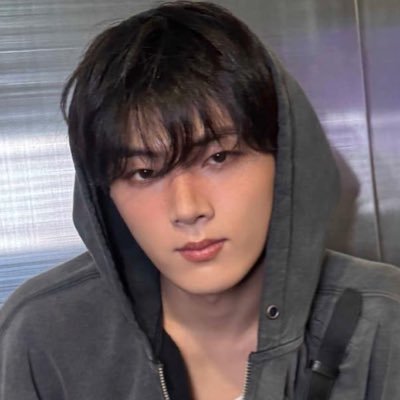 proudpjs's profile picture. 