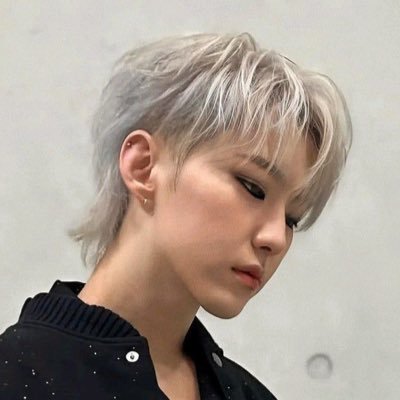 binslovl's profile picture. 