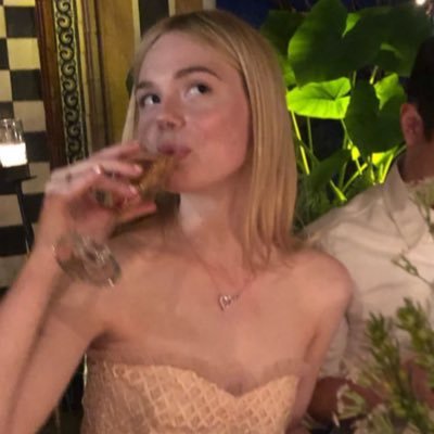 eloiseprep's profile picture. sono uscita stasera ma non ho letto l’oroscopo