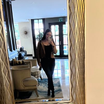 AlineGidi's profile picture. Colossians 3:23 🤍