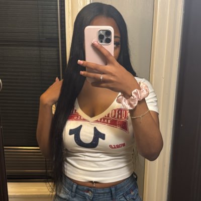 _jahnyaaaa's profile picture. 