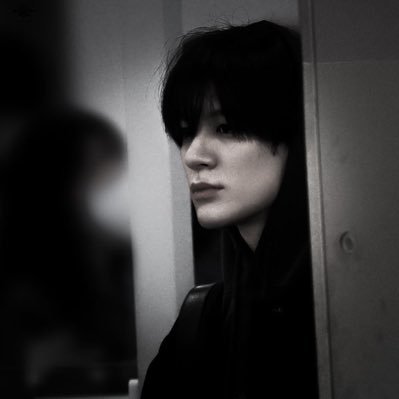 d1nosaurq's profile picture. 