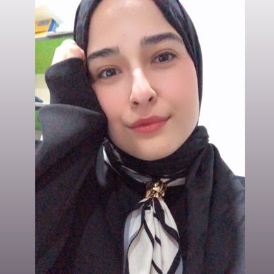 haticeetumbul's profile picture. peki neden ?