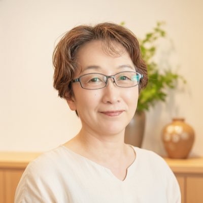 YECyeK7WjZ64383's profile picture. 元銀行員→リラクゼーション業界へ転身し20年l腸と心を緩めるストレス解放セラピストl溜め込まない自分をつくるリセットセラピスト養成講座主宰l FC店舗オーナー／ココロエール＆テイートリーサロン代表