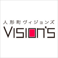 人形町ヴィジョンズは、学校法人阿佐ヶ谷学園 阿佐ヶ谷美術専門学校が運営する2002年１月にオープンした展示、イベント等に使用できる会場です。
クリエイターの活動をはじめとしてさまざまな文化活動を支援する「場」として活動しています。