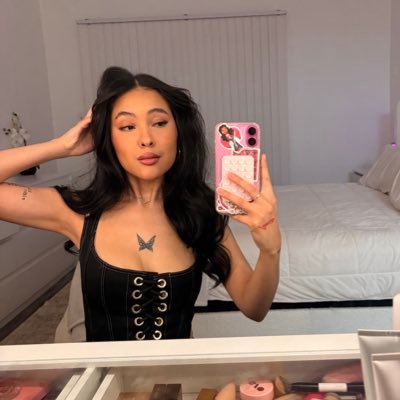 jackiegut1's profile picture. hot mom