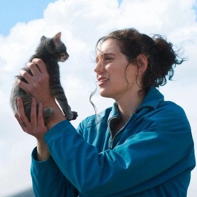 hellomscobel's profile picture. girl with basket of fruit