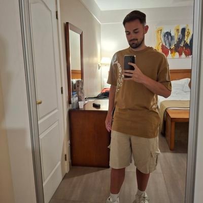 tomysantilli10's profile picture. 2️⃣2️⃣ años

Hincha Fanático de la Academia Racing Club💙🤍

🎙Periodismo Deportivo en @teaydeportea

Instagram: tomy_santilli