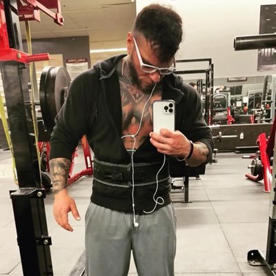 King_Badger5's profile picture. 33 ♊️, work hard lift harder 🤙🏼, crazy, wild, big heart, snap chat legend @babyd0550 👑........