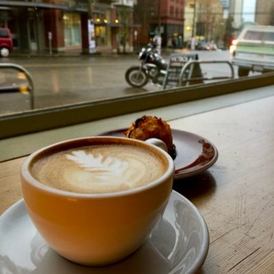 Im_Taeksoon's profile picture. 🇰🇷-born, lived in 🇲🇾 & 🇻🇳. KO-EN translator, 🇪🇺 MA. Ex-Christian, Schopenhauer atheist. Cosmopolitan centrist: free trade, UBI, global equality 🌏.