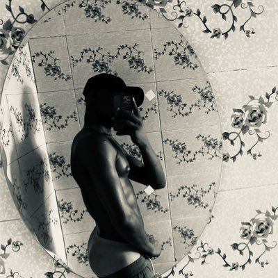 mp3shi's profile picture. I’m in my won world.