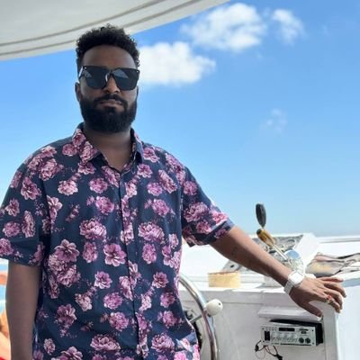 mosab_mosabbod6's profile picture. نحن الخارجون عن سرب الأسوياء، المائلون كما يحلو للطريق.
...صاحب الطريقه المصعبيه