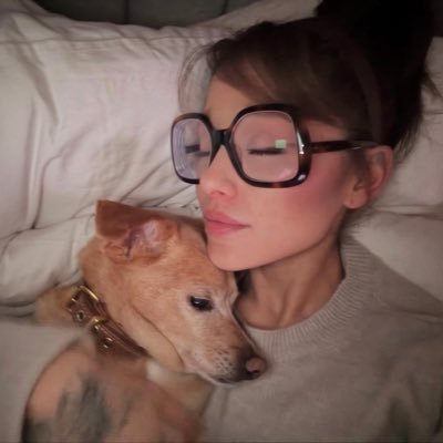 AR1ANAGRCNDE's profile picture. ariana noticed x1