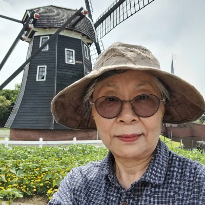 JiyoungH02's profile picture. 은퇴한 패션 및 섬유 디자이너