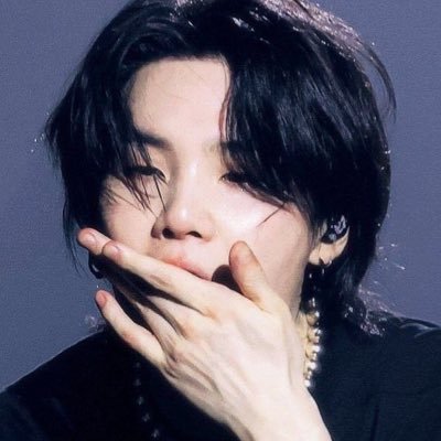 uhhmoonchild's profile picture. 