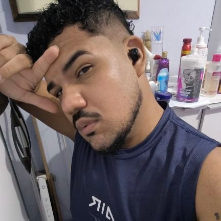 oops_leooo's profile picture. ⓘ This user is supporting Britney Spears