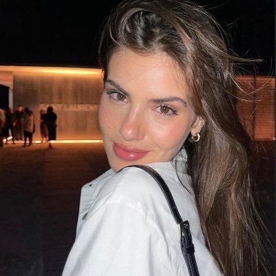 ca0sconstante's profile picture. O amor não me compete, eu quero é destilar as emoções.