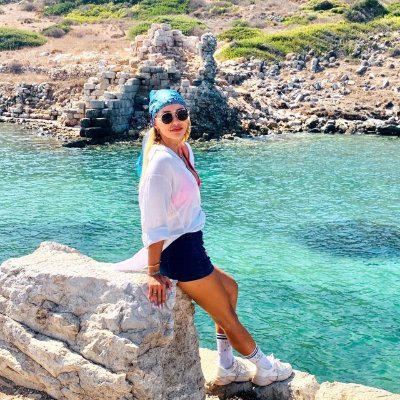 SterlcvTran's profile picture. You can close your eyes to things you don't want to see, but you can't close your heart to things you don't want to feel.