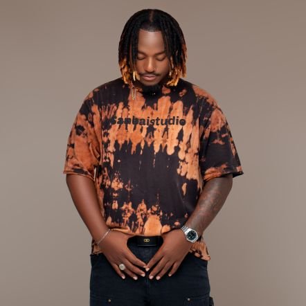 Drunkie is a Mozambican singer and songwriter 🇲🇿
His music is driven by real emotions, lived experiences, and true stories.