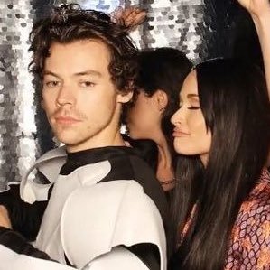 shedbesolonely's profile picture. wrap me in your arms like i’m made of glass.｡.☆